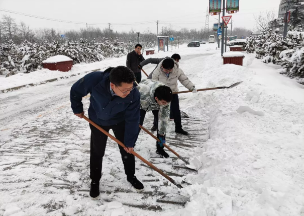开云官方手机登录入口-开云(中国)
组织全体员工扫雪除冰(图2)