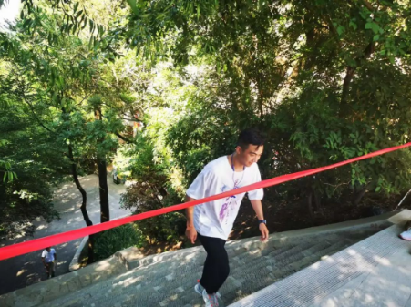 助力文旅市场 展示产投风采——开云官方手机登录入口-开云(中国)
组织开展员工登山比赛活动(图8)